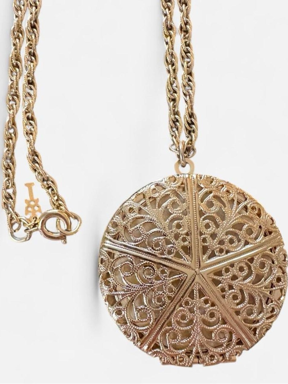 Vintage Crown Trifari Gold
Filigree Locket Pendant Necklace
30" Chain